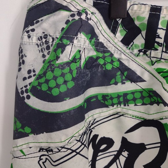 Quiksilver Cargo Side Pocket Logo Print Green Black & White Surf Board Shorts - Picture 5 of 10